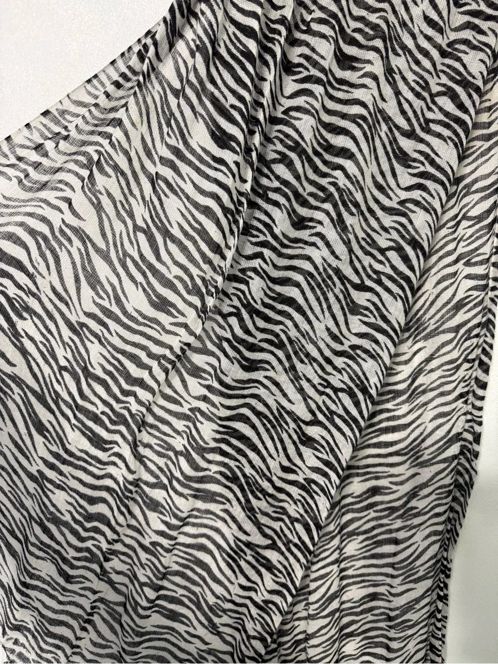 Nate Berkus Black and White Zebra Print Scarf 100% Linen